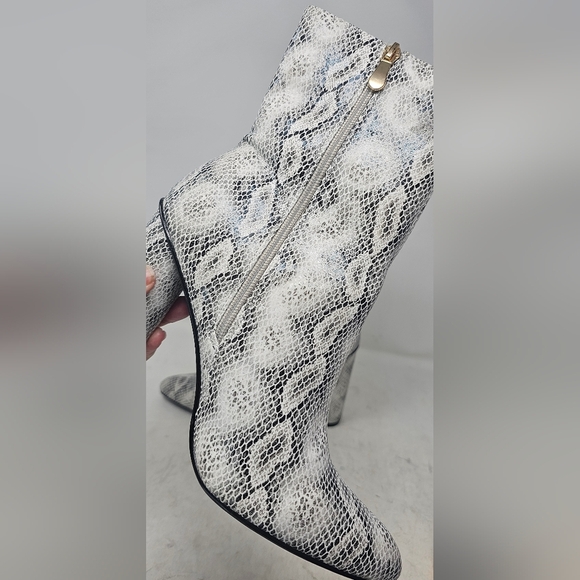 Fashion Nova Women's Midnight Lover Snake Print Vegan Leather Zip Heels Size 8.5 - Picture 5 of 14